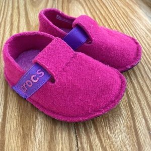 Crocks pink slippers